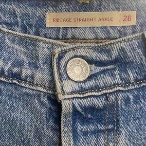 Levi's Blue Ankle Cropped Jeans with Stonewashed Finish